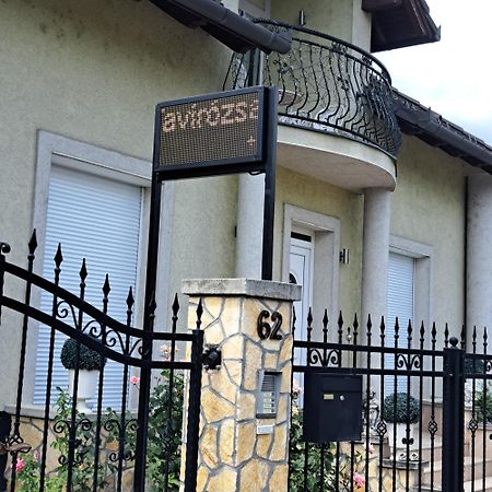 Tavirózsa Apartamento Balatonfůzfő Exterior foto