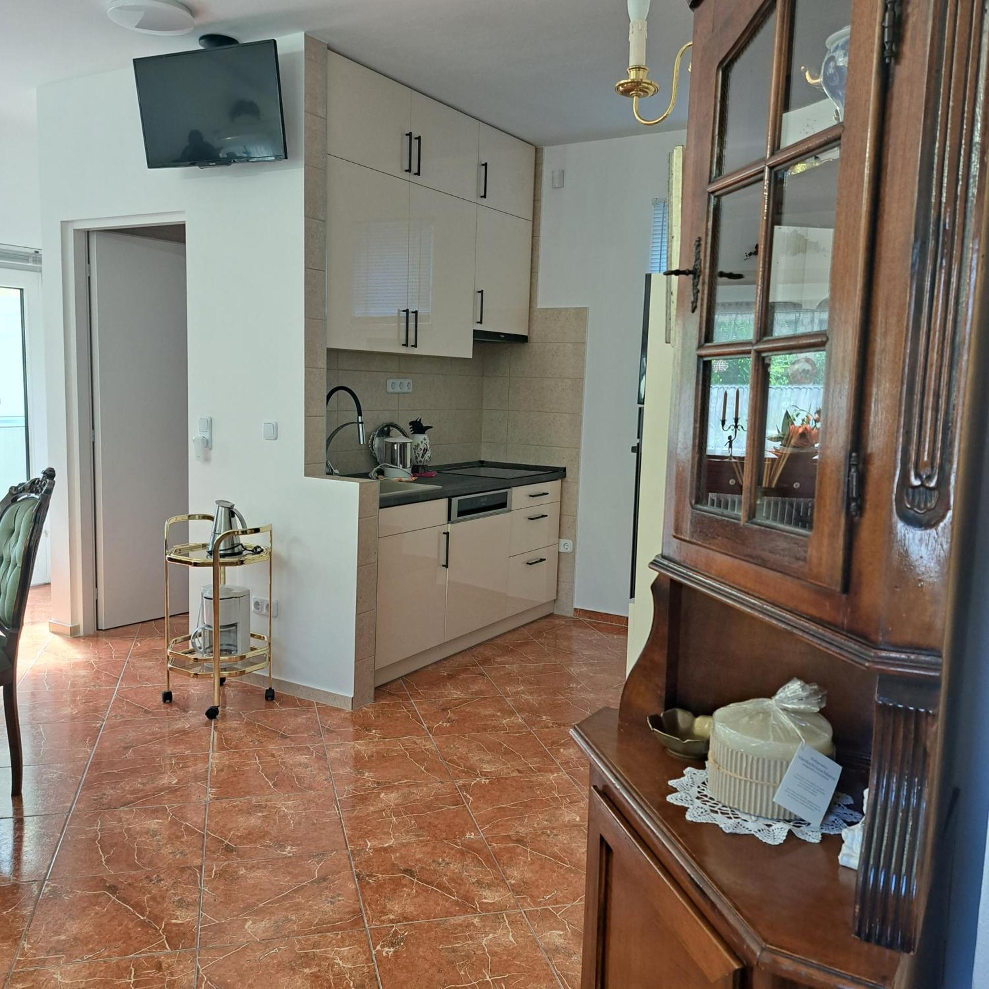 Tavirózsa Apartamento Balatonfůzfő Exterior foto