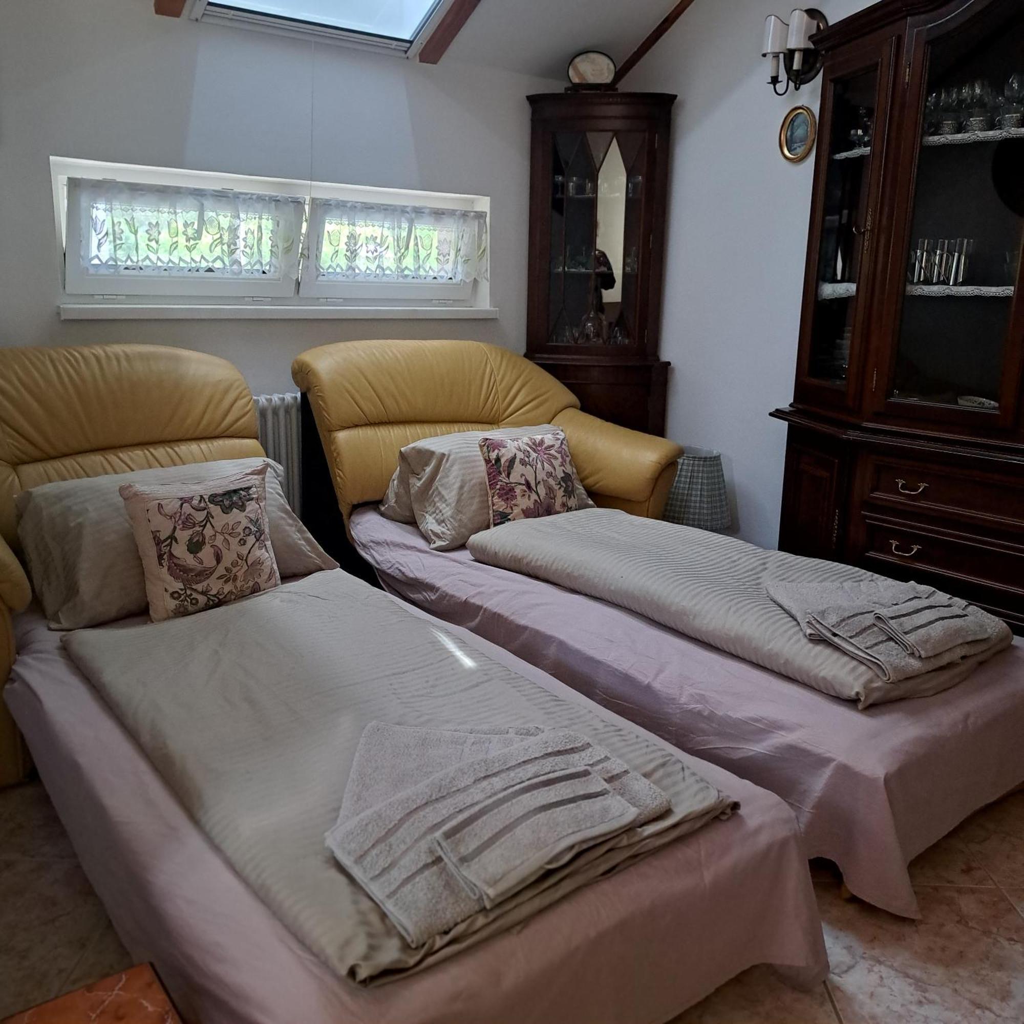 Tavirózsa Apartamento Balatonfůzfő Quarto foto