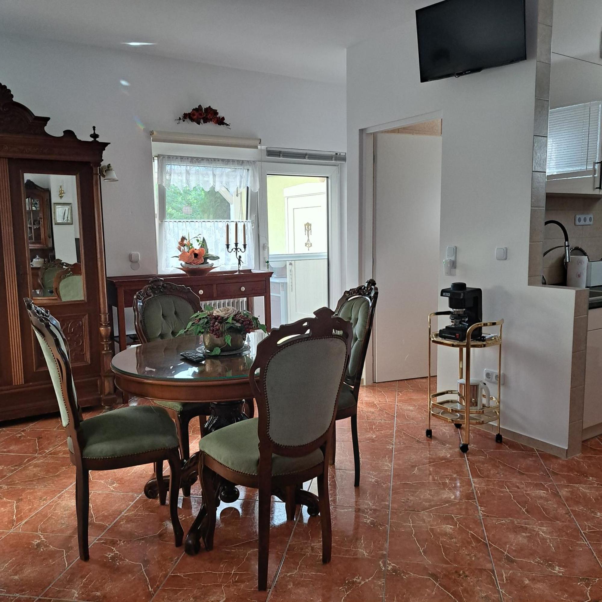 Tavirózsa Apartamento Balatonfůzfő Exterior foto